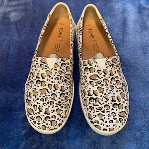 ✨New Tom’s cheetah print slip on sneakers size 6.5